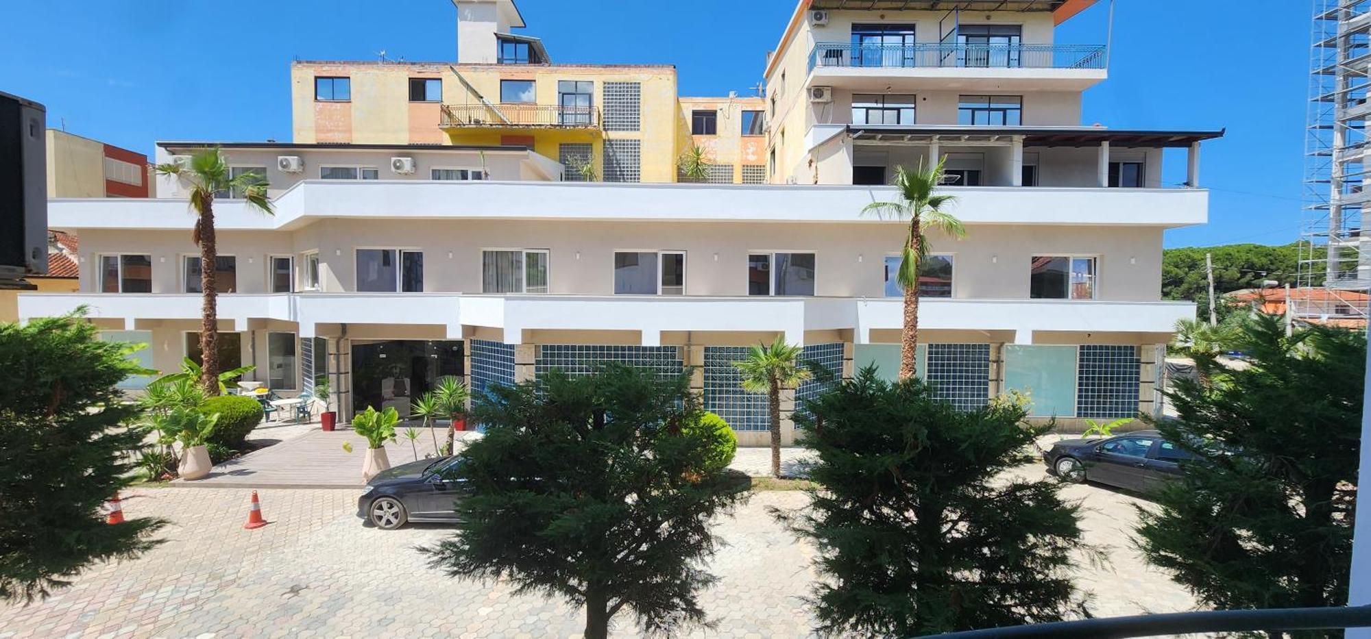Miami * Golem (Tirana)